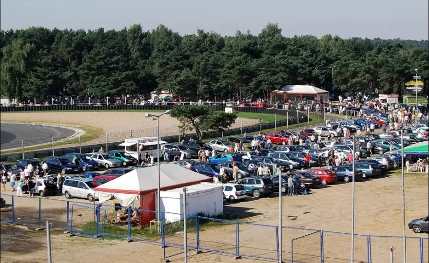 Giełda samochodowa Poznań – sprawdź, kiedy jest czynna i co oferuje