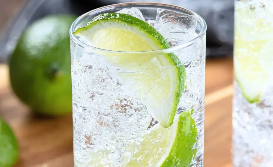 Najlepsze drinki ze Sprite, które zaskoczą Twoich gości i zachwycą smakiem