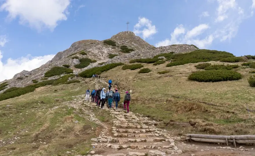 Jak zdobyć Giewont? Najłatwiejsza trasa i łańcuchy pod kontrolą!