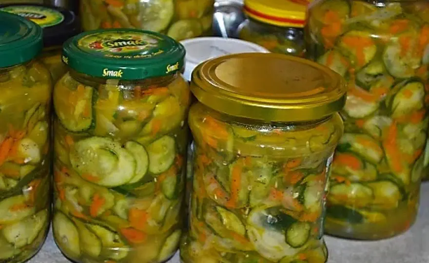 Jak się robi sałatkę szwedzką – prosty przepis na wyjątkowy smak