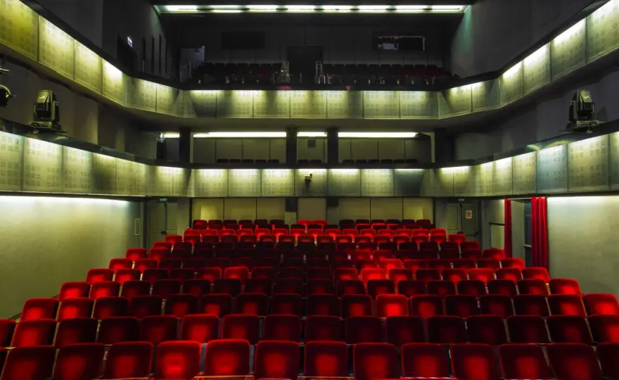 Teatr Bagatela w Krakowie - Jak wybrać spektakl i którą scenę?