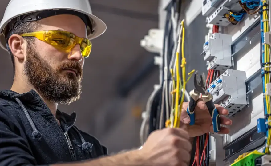 Ile zarabia elektryk na kopalni? Zaskakujące fakty o wynagrodzeniu