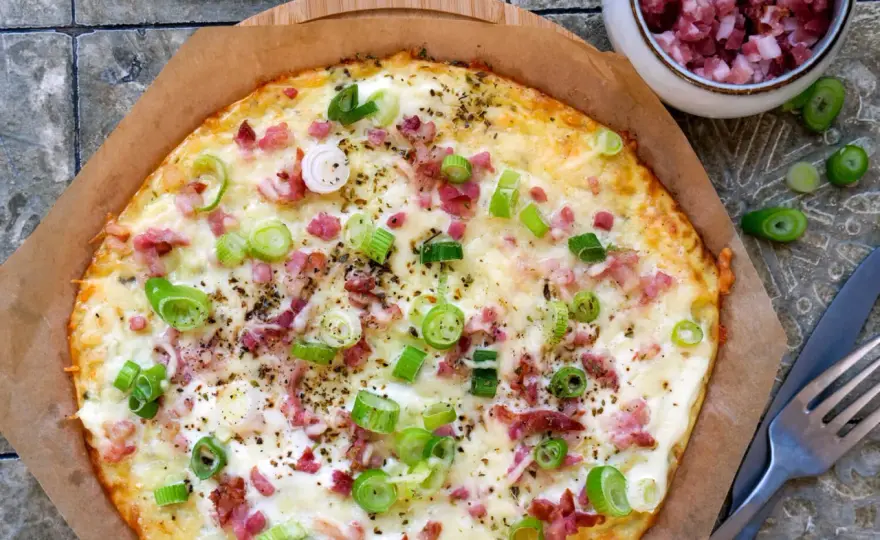 Low-Carb Flammkuchen - So gelingt der knusprige Boden!