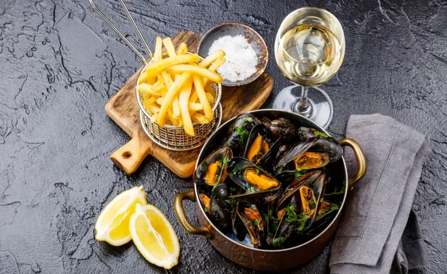 Quel vin avec moules-frites - Le guide ultime pour un accord parfait