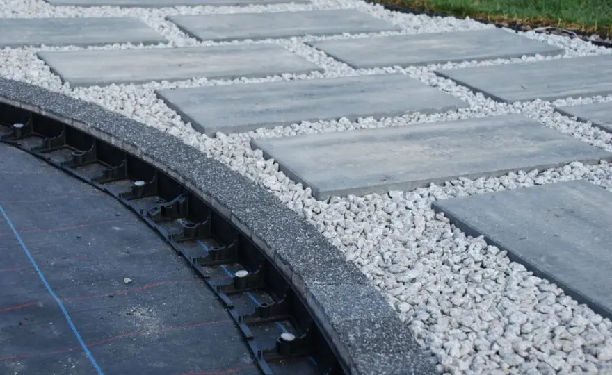 Obrzeże z kostki brukowej - Jak zrobić stabilnie i bez błędów?
