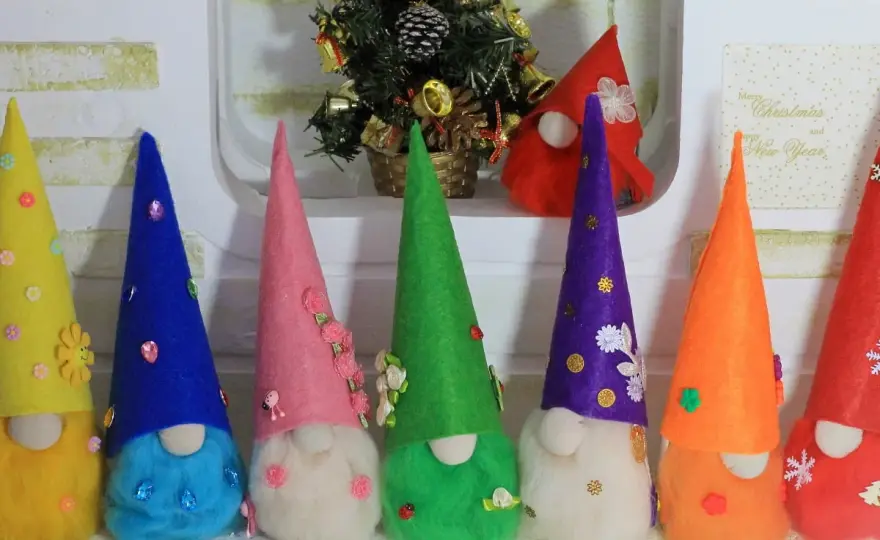 Krasnale z choinki: Zrób je sam! Prosty DIY krok po kroku