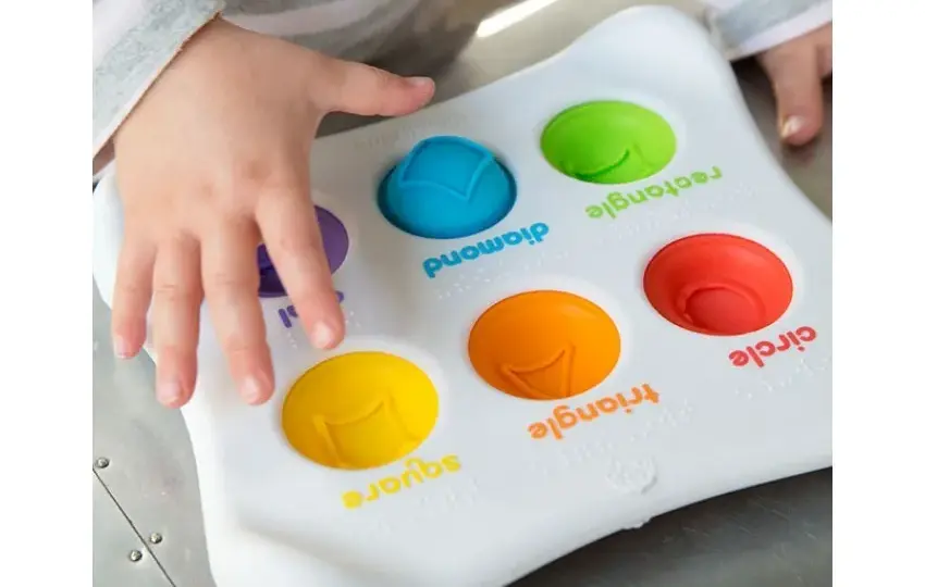 Zabawki sensoryczne dla niemowląt: wybierz mądrze! (0-12m)