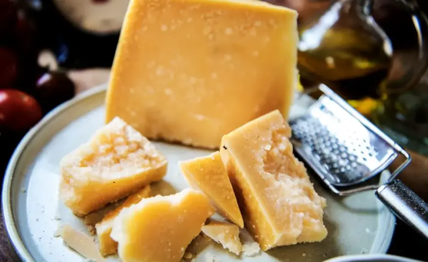 Parmezan do zamrażarki? Ekspert radzi, jak mrozić bez strat!