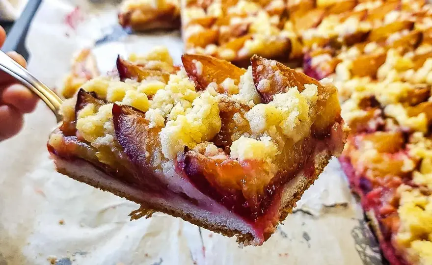 Hefeblechkuchen backen - Tipps für saftigen Boden ohne Durchweichen