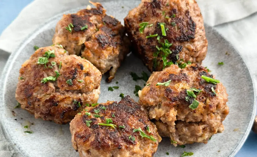 Frikadellen richtig braten - Saftig, knusprig & perfekt gewürzt