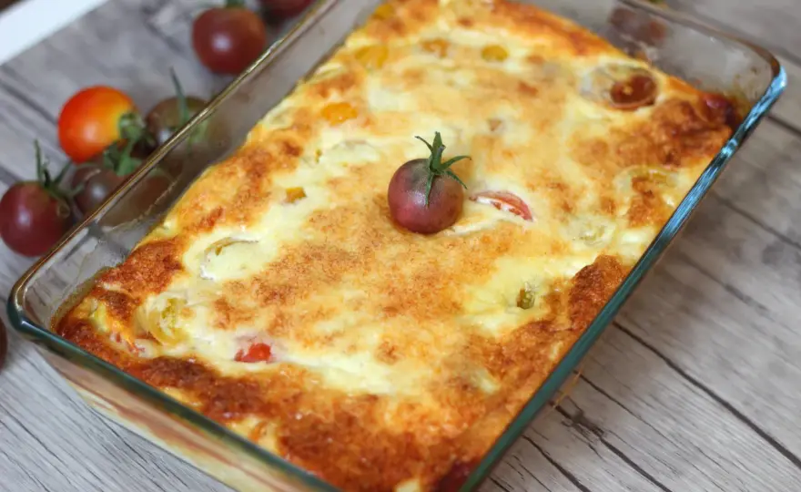 Clafoutis aux tomates cerises - moelleux et facile à réussir