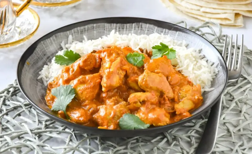 Pollo tikka masala casero, tierno y lleno de sabor