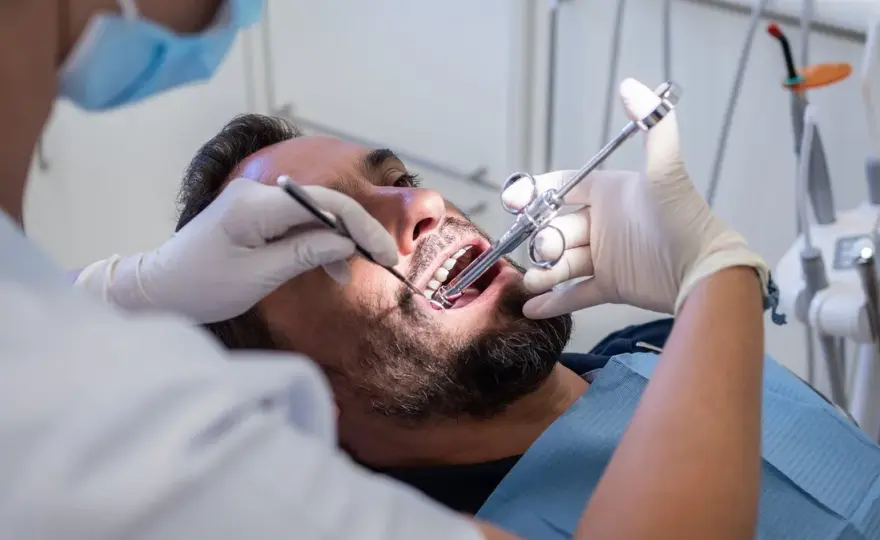 Co refunduje NFZ u dentysty? Sprawdź, co możesz zyskać na leczeniu