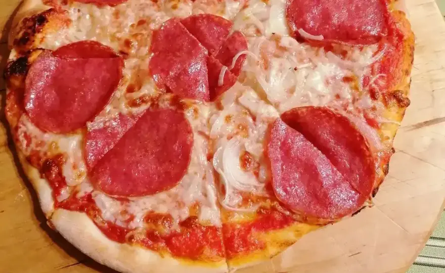 Salami - jak wybrać idealne do pizzy, kanapek i serów?