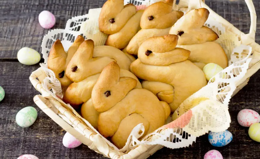 Osterhasen backen - Welcher Teig ist für saftige Hasen am besten?
