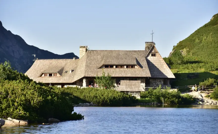 Ile kosztuje nocleg w Tatrach? Ceny schronisk 2026