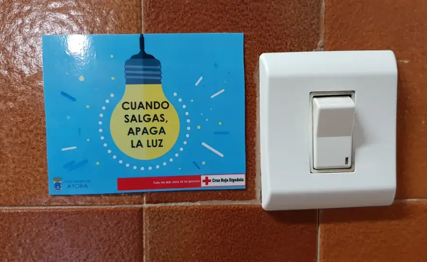 ¿Apagas bien la luz? Evita consumo oculto y fallos