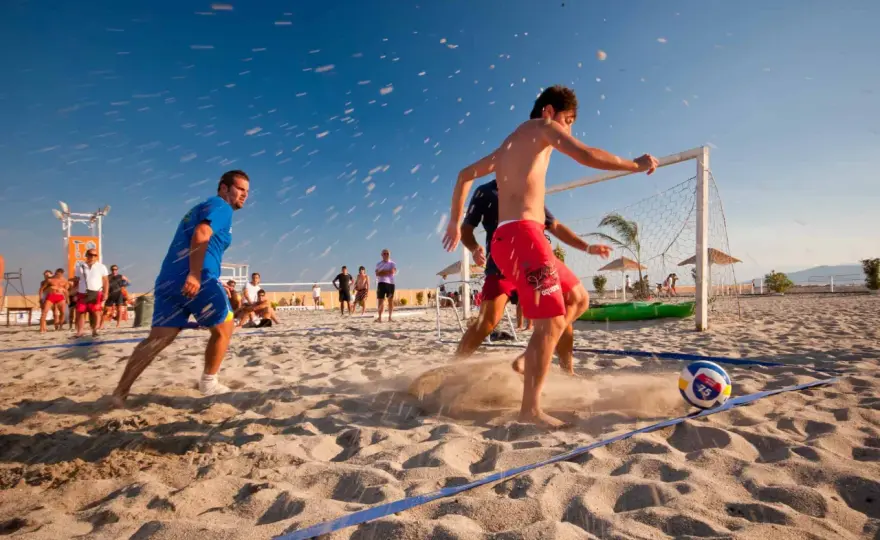 Piłka nożna: 11 na 11, futsal, beach soccer - Co rozwijają?