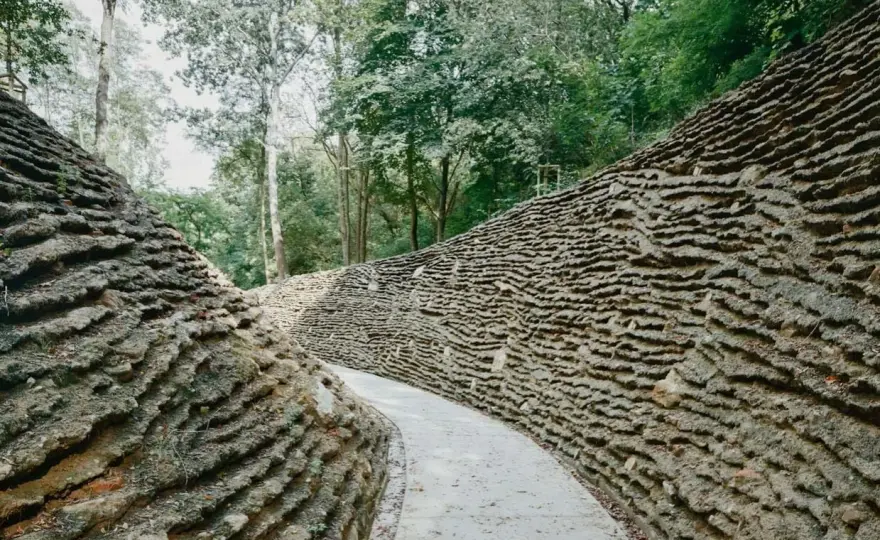 Park Akcji Burza i Kopiec Powstania - Poznaj historię bez sztywności