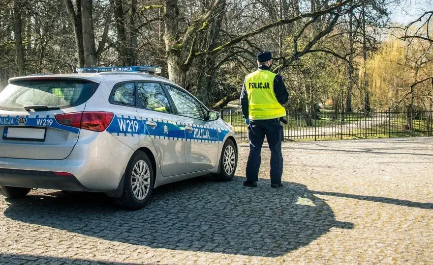 Ile się zarabia w policji? Poznaj pensje i możliwości awansu