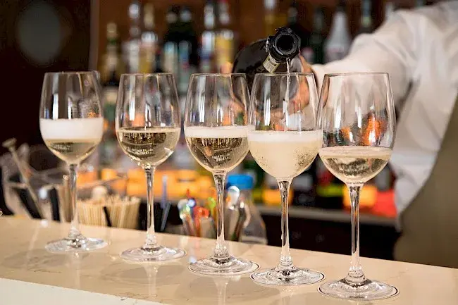Ile kalorii ma prosecco? Sprawdź, co naprawdę pijesz!