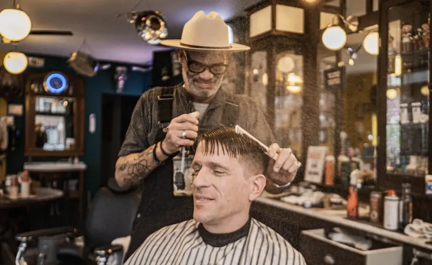 Nazwa salonu fryzjerskiego - Jak ją wybrać i jakich błędów unikać?