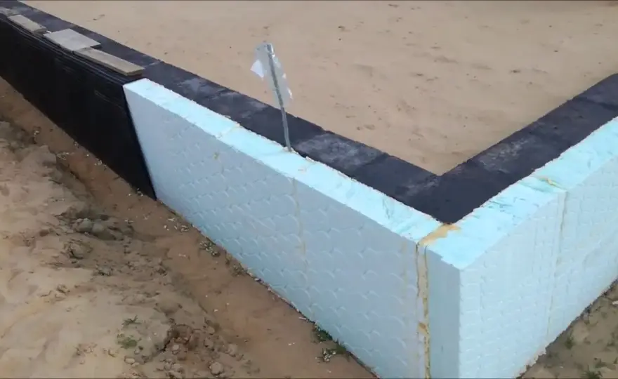 Jaki styrodur na fundamenty? Wybierz najlepszy materiał izolacyjny