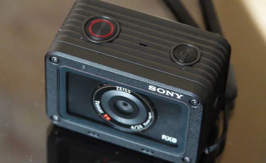 Sony RX0 vs RX0 II - Który aparat wybrać i czy warto dziś?