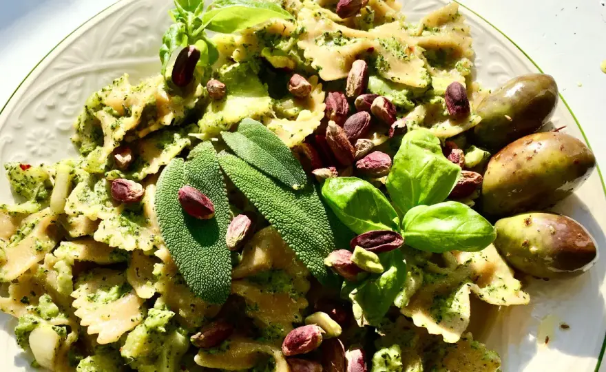 Pesto di salvia perfetto - Sapore e versatilità in 5 minuti