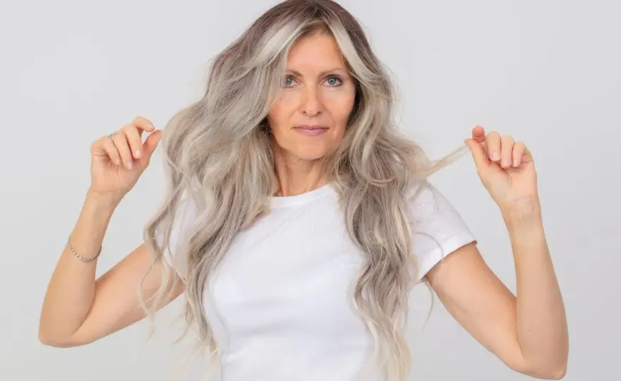 Cabello blanco - cómo cuidarlo, matizarlo y elegir el mejor corte