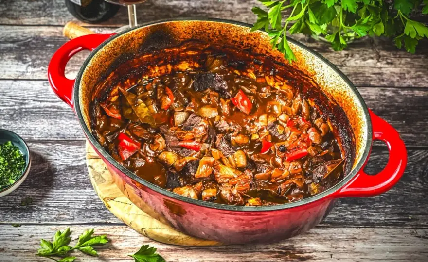Kalbsgulasch richtig zubereiten - So wird das Fleisch perfekt zart