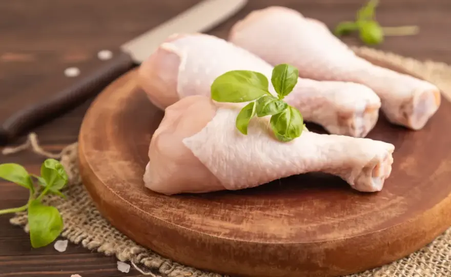 Poulet cru pour chien - Vraiment une bonne idée ?