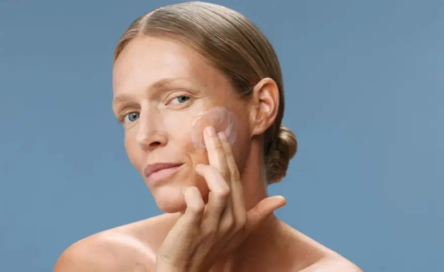 Peptidi - A cosa servono davvero per pelle e unghie?