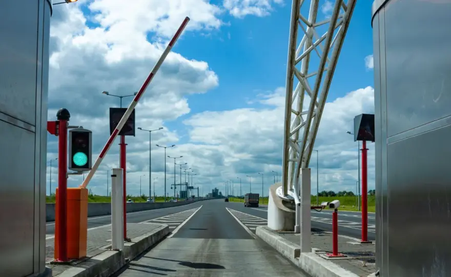 Czy na autostradach są bramki? Oto, co musisz wiedzieć o opłatach