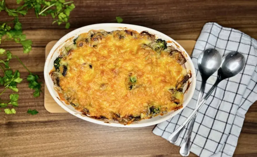 Zapiekanka z brokułami i pieczarkami: przepis jak z Kwestii Smaku
