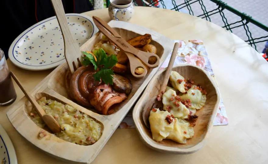 Gdzie zjeść baraninę w Zakopanem? Odkryj najlepsze restauracje