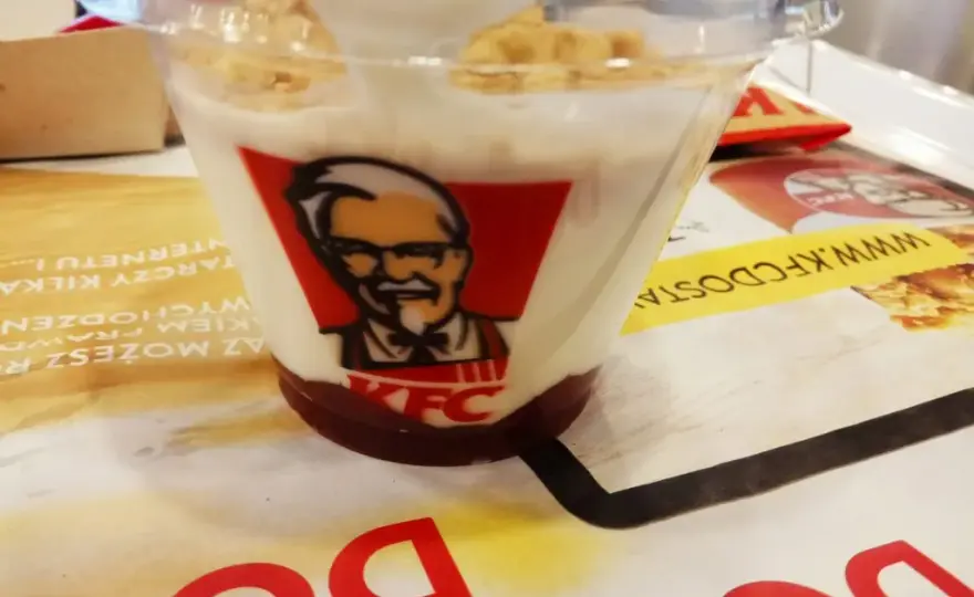Czy w KFC jest oferta śniadaniowa? Sprawdź, co możesz zjeść!