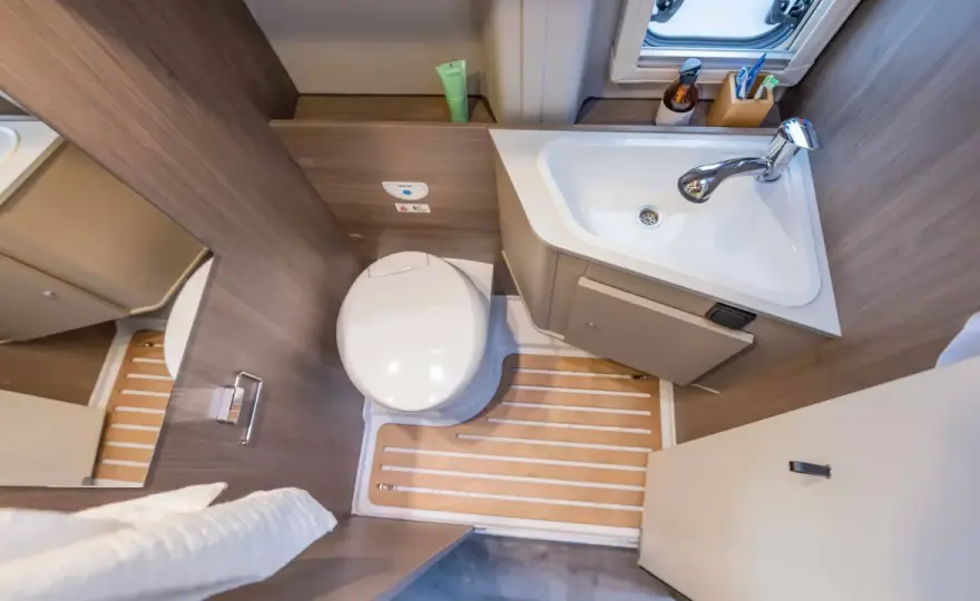 Camping-car avec salle de bain arrière - Bon ou mauvais choix?