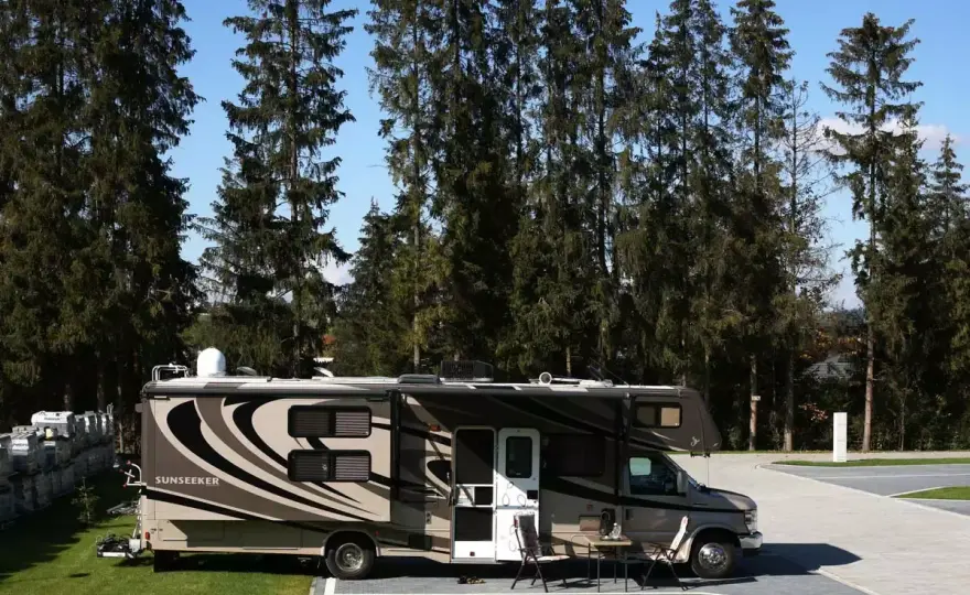 Camping przy termach w Szaflarach - ceny i wygoda pobytu