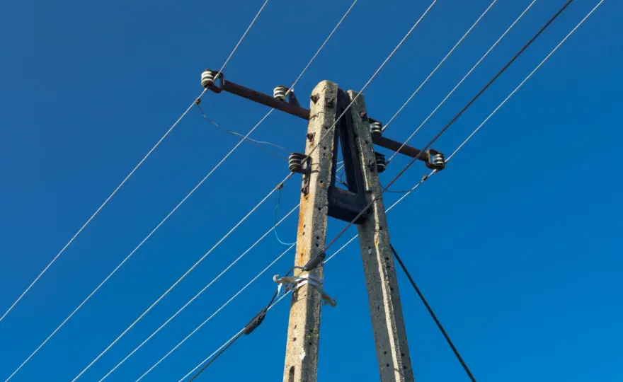 Odszkodowanie za słupy energetyczne - Ile naprawdę Ci się należy?