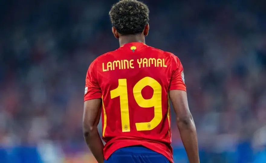 Lamine Yamal - Jaki numer nosi w Barcelonie i Hiszpanii?