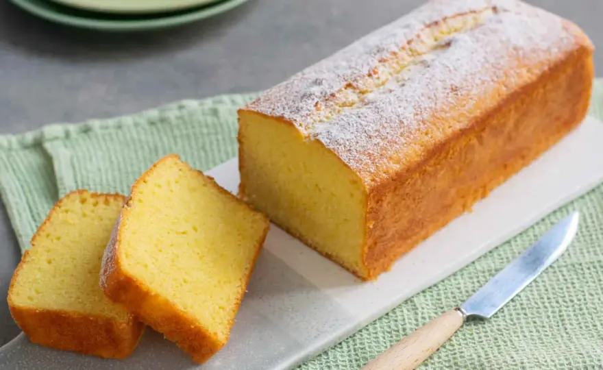 Plumcake allo yogurt soffice, alto e profumato