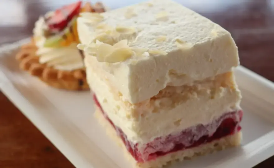 Malinowa Chmurka - przepis krok po kroku na perfekcyjne ciasto