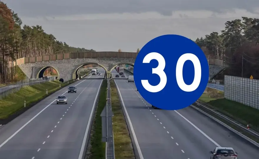 Co oznacza znak minimalnej prędkości i jakie są jego zasady?