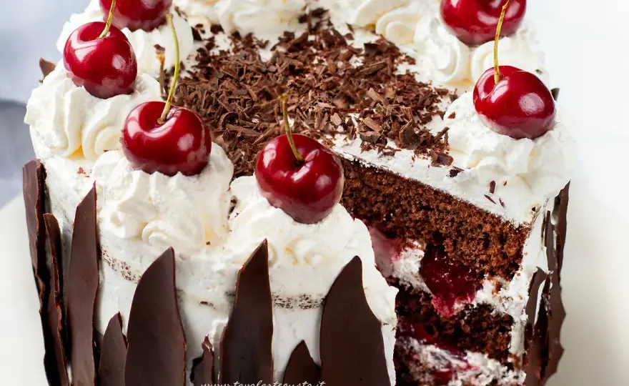 Torta della Foresta Nera con strati perfetti