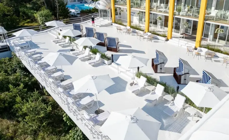 Hotel Bryza – ile ma lat i jak zmieniał się przez lata?
