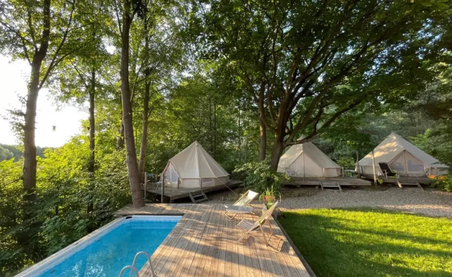 Glamping nad jeziorem - jak wybrać naprawdę dobre miejsce