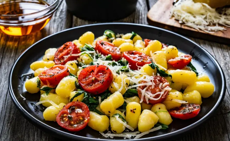 Gnocchi ze szpinakiem - Jak zrobić idealne, lekkie kluski?