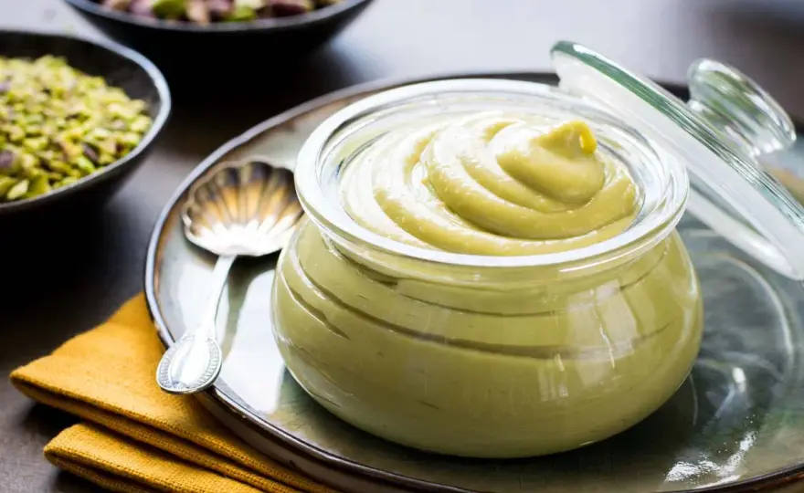 Crema pasticcera al pistacchio liscia e stabile