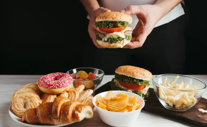 Cheat day przyspiesza metabolizm? Prawda o odchudzaniu